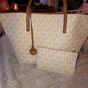 Michael Kors Hayley EW Tote